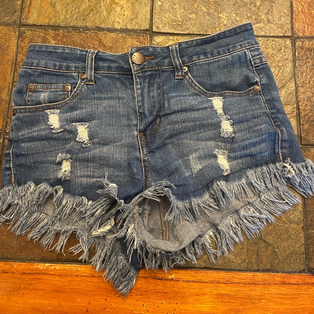 Ripped short jean shorts